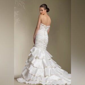 NWT Justin Alexander wedding dress size 10 strapless.